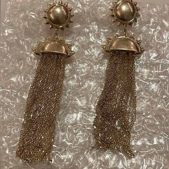 Kendra Scott Sienne sun fringe earrings in gold - Picture 2 of 3